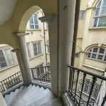 In | La Saphir Au Coeur De Lione