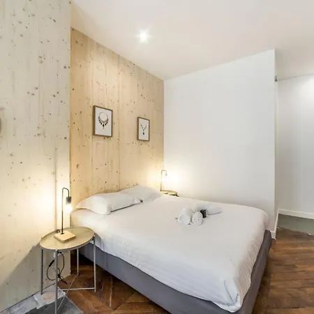In | Les Emeraude/saphir/rubis Au Coeur De Daire Lyon