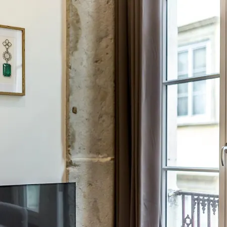 In | Les Emeraude/saphir/rubis Au Coeur De Daire Lyon