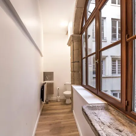 In | Les Emeraude/saphir/rubis Au Coeur De * Lyon