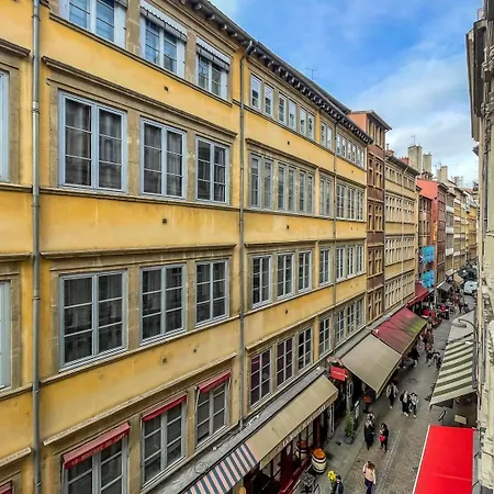 In | Les Emeraude/saphir/rubis Au Coeur De Daire Lyon