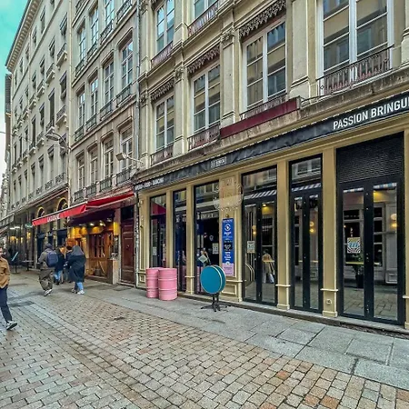 In | Les Emeraude/saphir/rubis Au Coeur De Daire